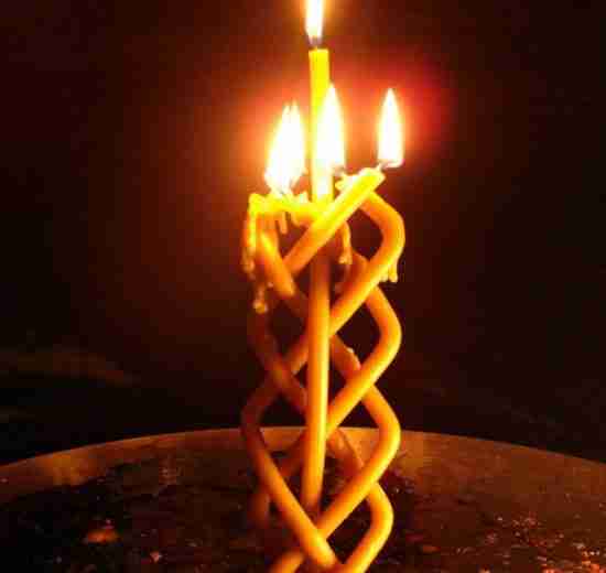 Вызов на свечу и иглы. Берете тонкую восковую церковную свечу, на ней вдоль фитиля,…
