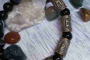 Магические свойства черного агата Черный агат — удивительной красоты полудрагоценный камень. Благодаря кристаллической структуре…